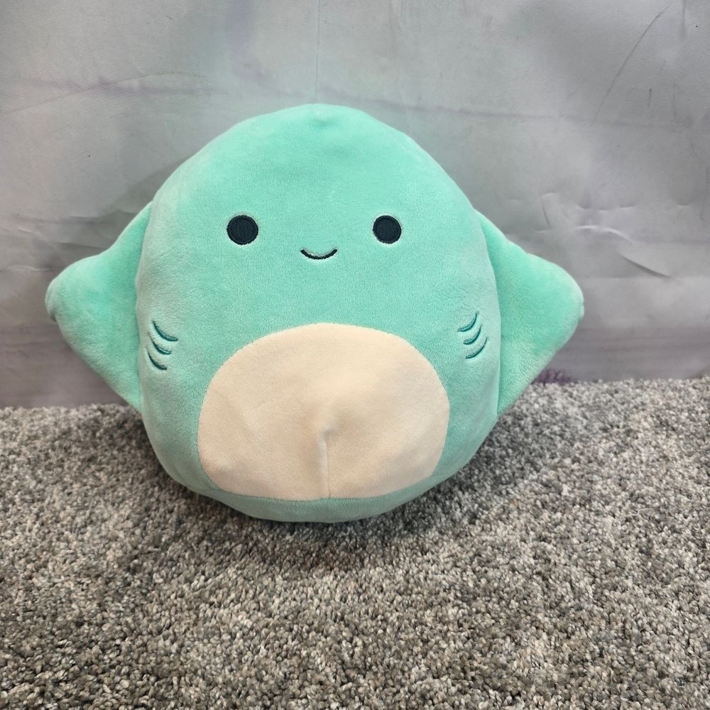 Maggie the Stingray Squishmallow 8”
